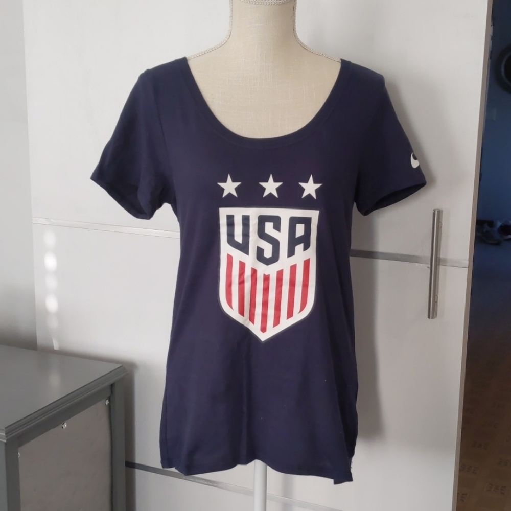 Nike USA tee navy in color size medium